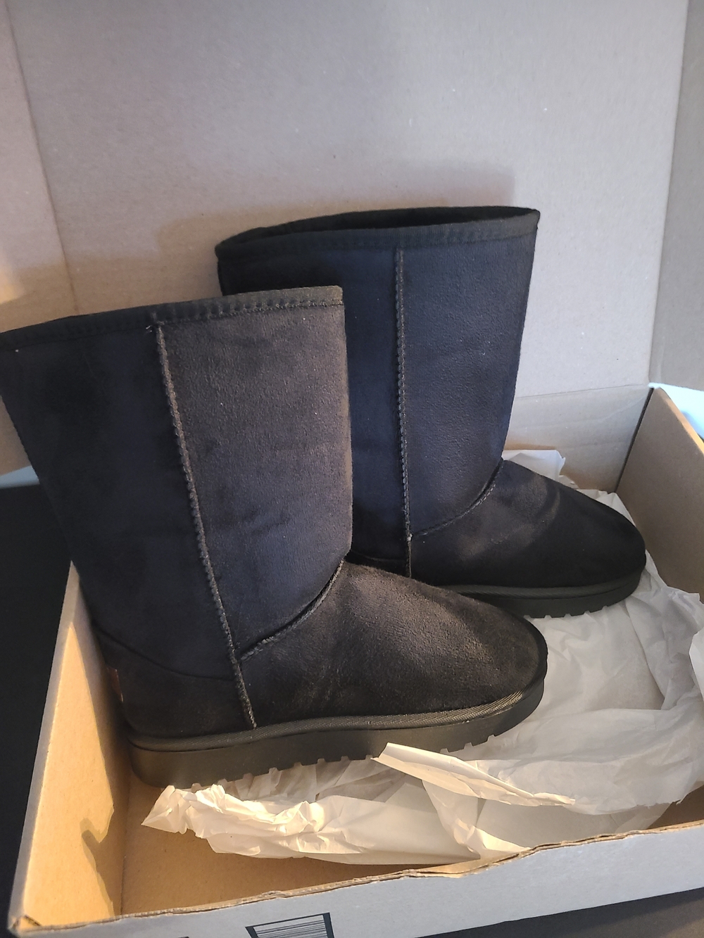 New N Polar sz 9.5 Classic Mid Calf Boots